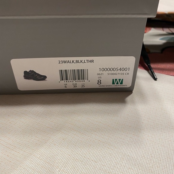 VIONIC 23MWALK SNEAKER size 8, black, NWT - Picture 5 of 12